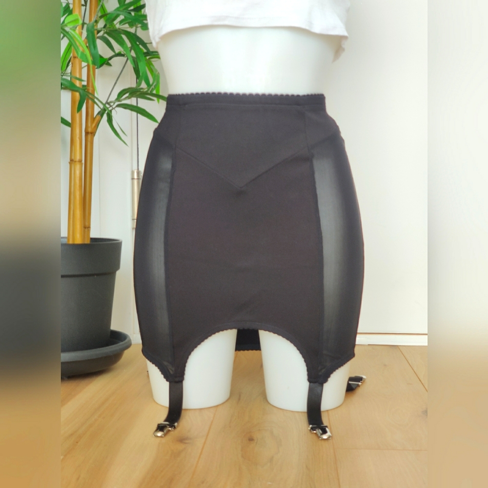NWOT Final Lament Garter Skirt